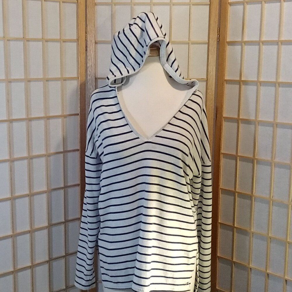 American Eagle Med Striped Deep V-Neck Hooded Top